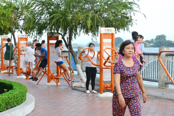 Ngoài công viên
